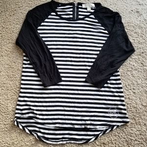 L Michael Kors 3/4 Sleeve Black and White Top EUC
